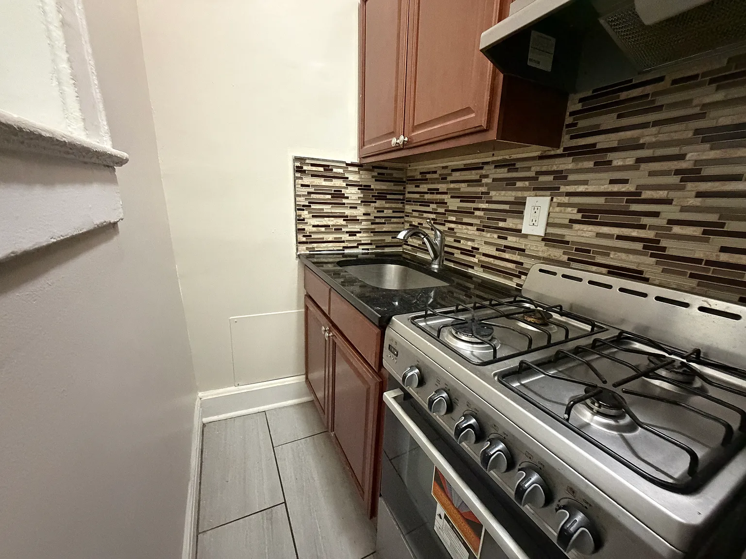 Studio, 500 sqft, $1,300 — Photo 2