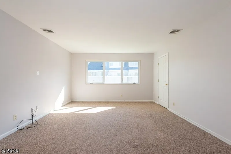 2 bed, 1.0 bath, $2,500 — Photo 2