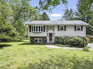 12 Mountain View Dr, Warwick, NY 10990