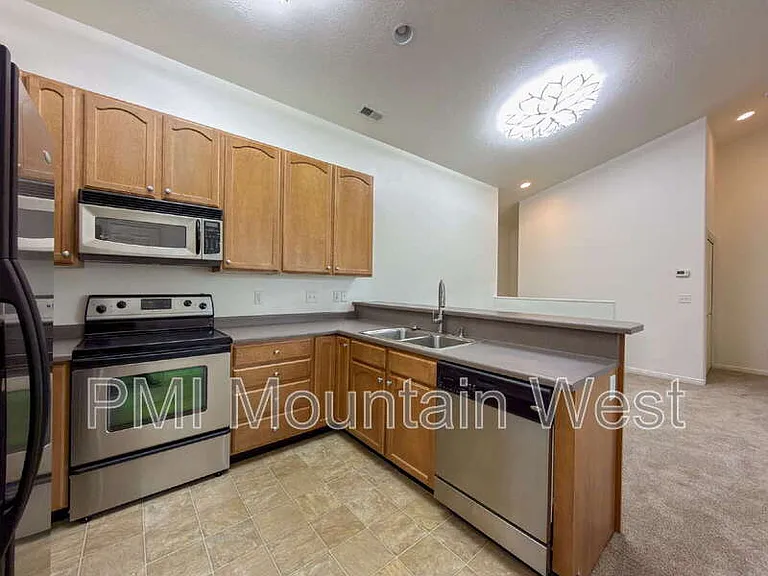 443 Kent Dr — Photo 9