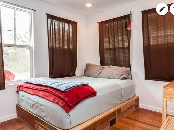 5th image of 2310 E 11th St #A