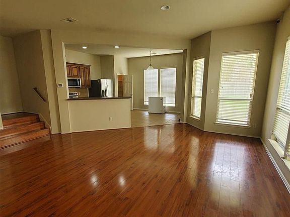 4th image of 2926 Hebert Trail Dr