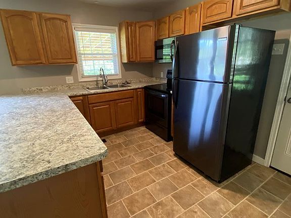 5th image of 208 Wayne Dr