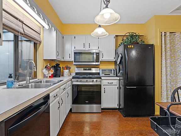 5th image of 106 Laurelwood Cir W Unit 4