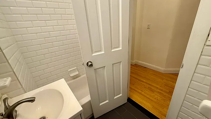 Rented by HOLTON REAL ESTATE INC. | media 16