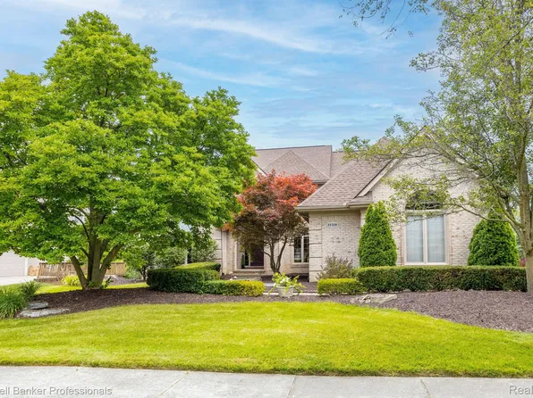 22320 Barclay Dr, Novi, MI 48374