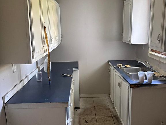 4th image of 2515 Howard St