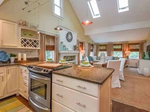 6 Liberty Ln, Marblehead, MA 01945