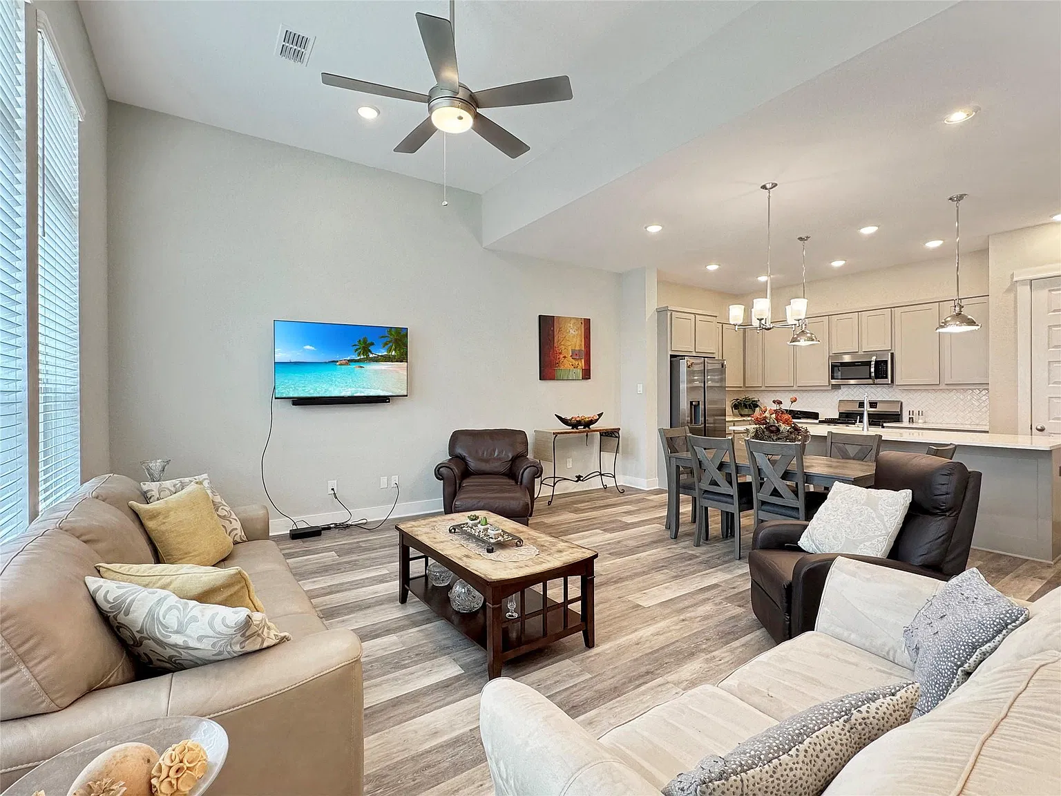 2 bed, 2.5 bath, 2072 sqft, $3,100 — Photo 4