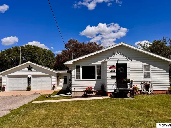 407 S Iowa St, Manly, IA 50456