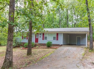 537 Country Club Ln, Selmer, TN 38375