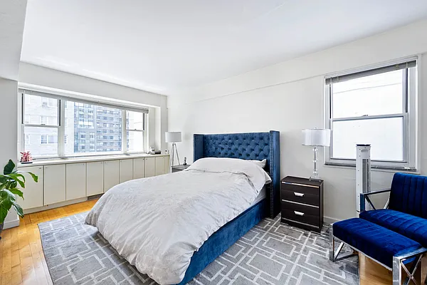 Rented by AVENUE 8 INC | media 10