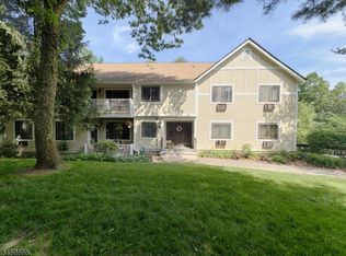 22 Foxwood Dr APT D, Morris Plains, NJ 07950
