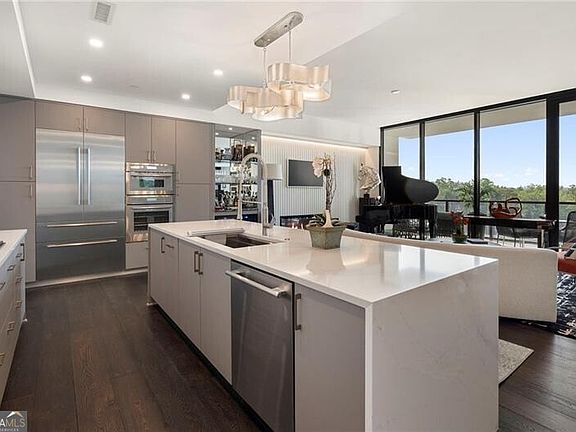 2nd image of 2425 Peachtree Rd NE #707