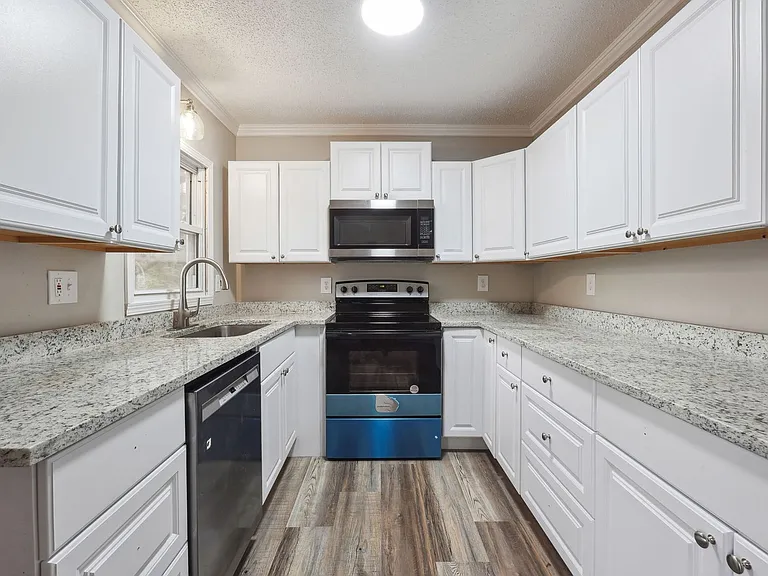 1435 Lanvale Dr SW — Photo 9