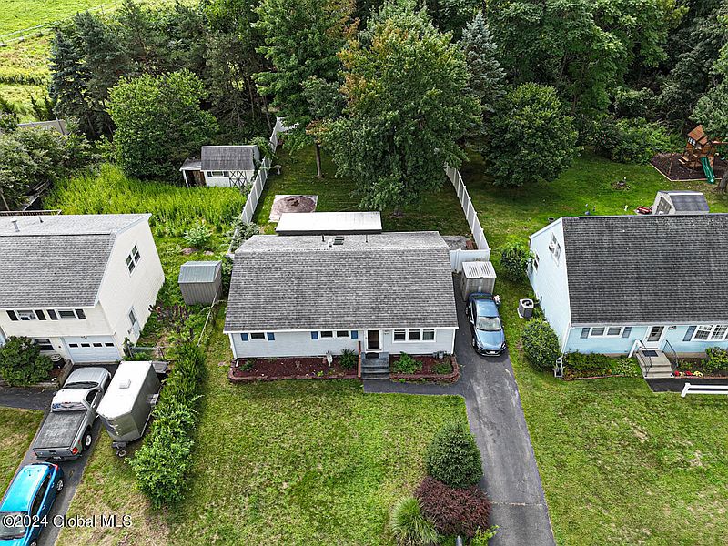 2nd image of 218 Sherman Avenue