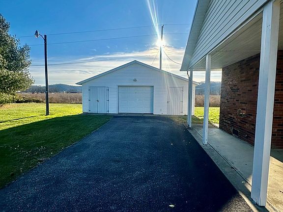 5th image of 361 Glover Ln