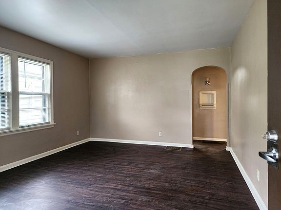 4th image of 2304 Putnam St