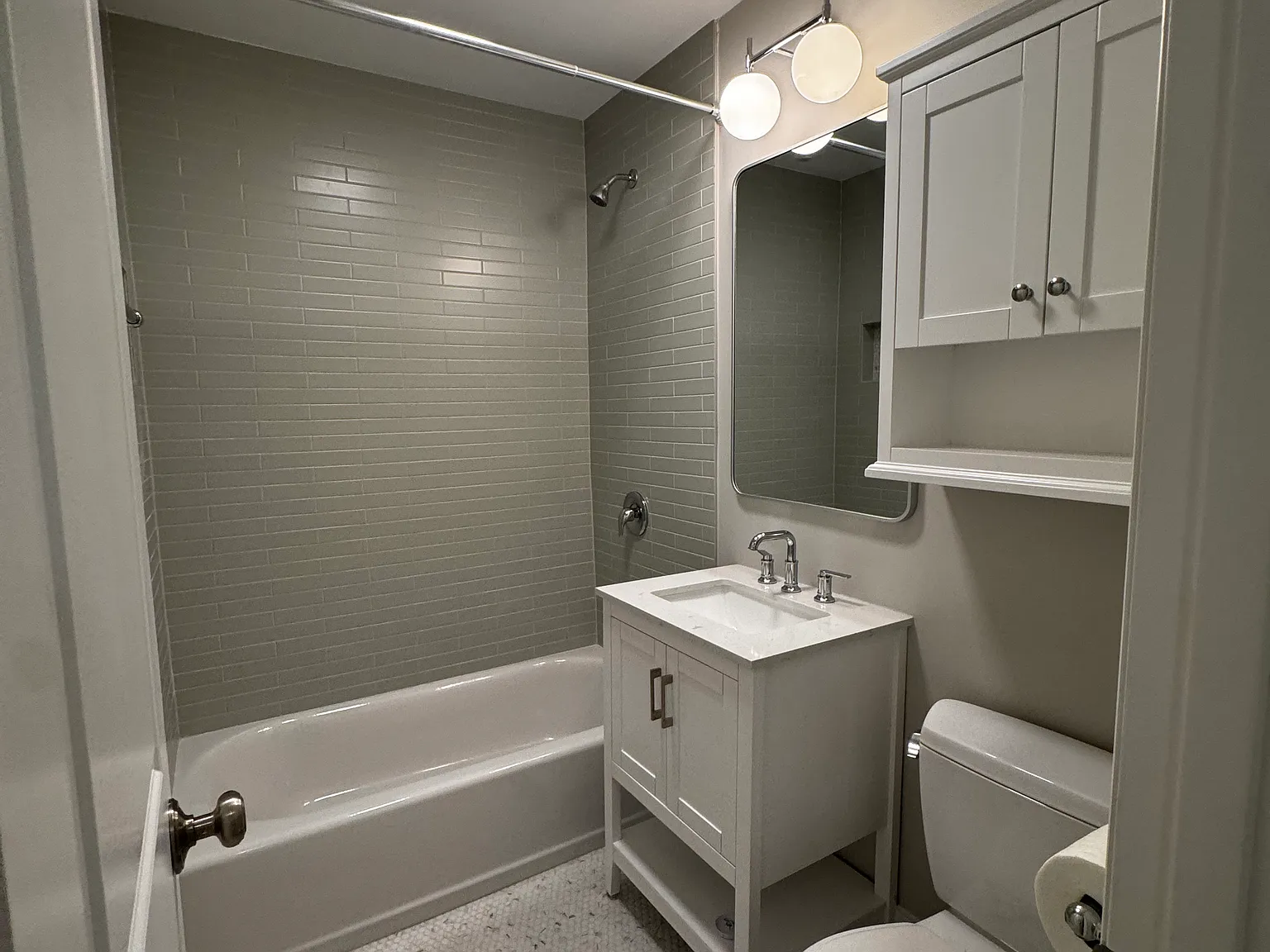 2 bed, 915 sqft, $2,600 — Photo 4