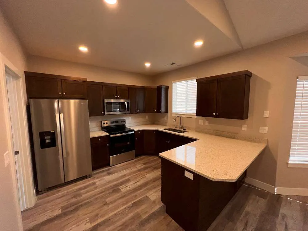 3 bed, 1635 sqft, $2,400 — Photo 3