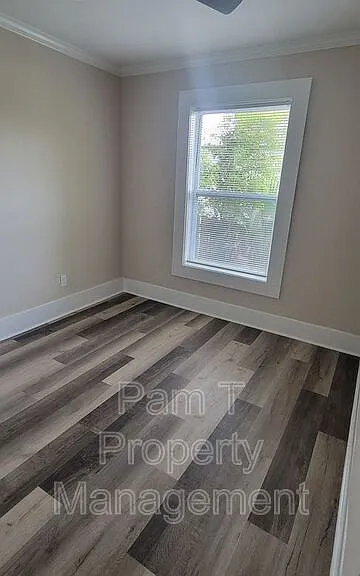16 Helmken St — Photo 20
