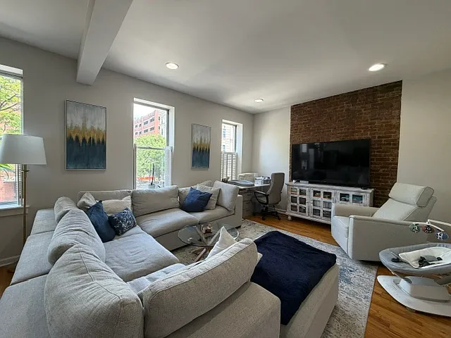 201 14th St #2D — Photo 3