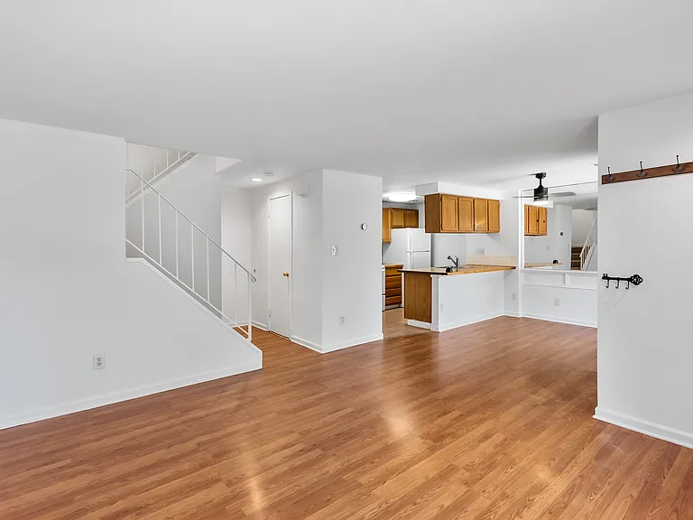 9427 Collette Way — Photo 11
