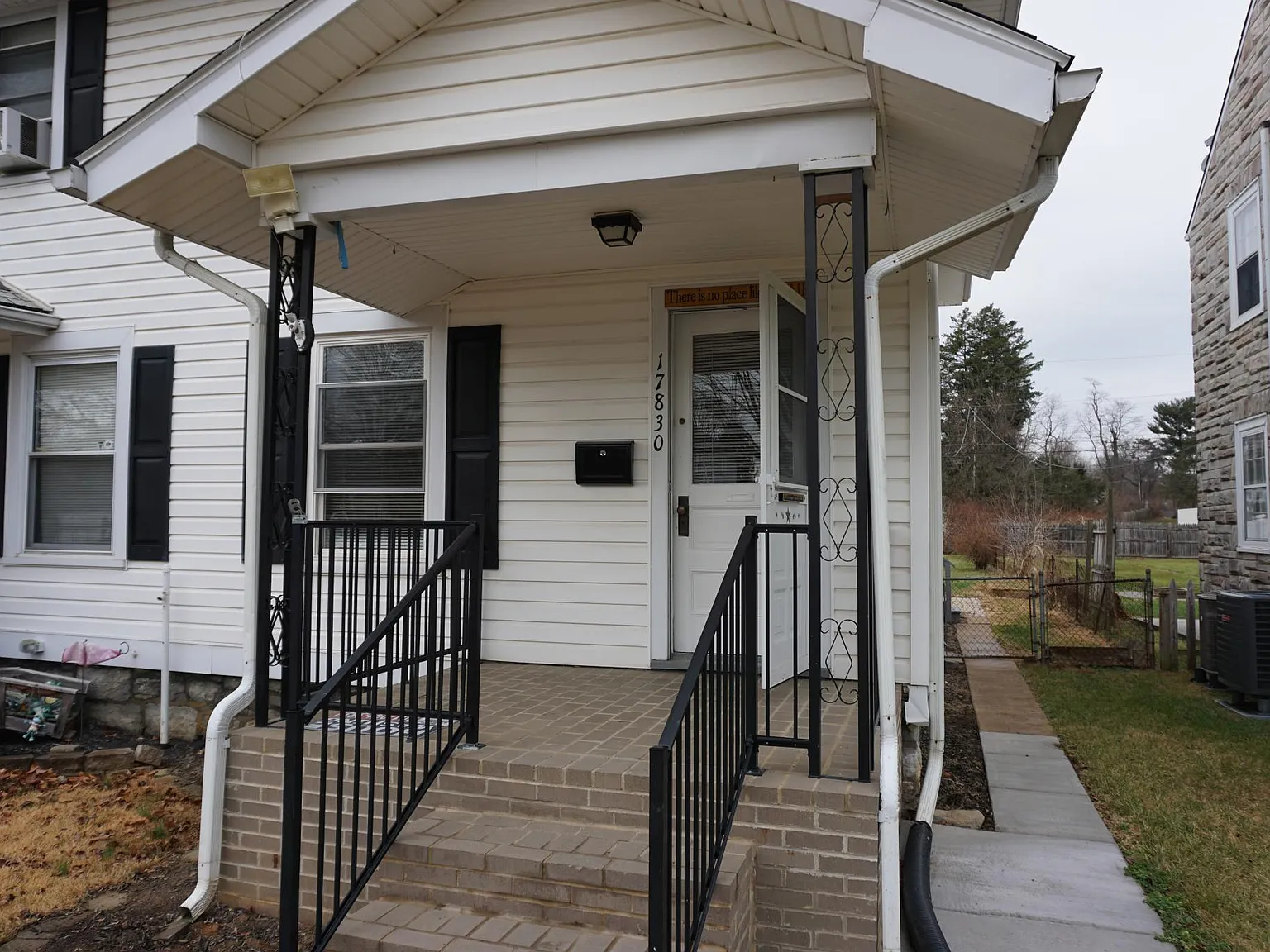 17830 Sherman Ave — Photo 4