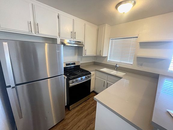 5th image of 2226 Lewis Ave #8