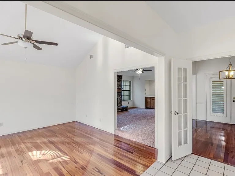 2305 Lancecrest Dr — Photo 3