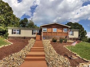 636 Saint Johns Dr, Dandridge, TN 37725