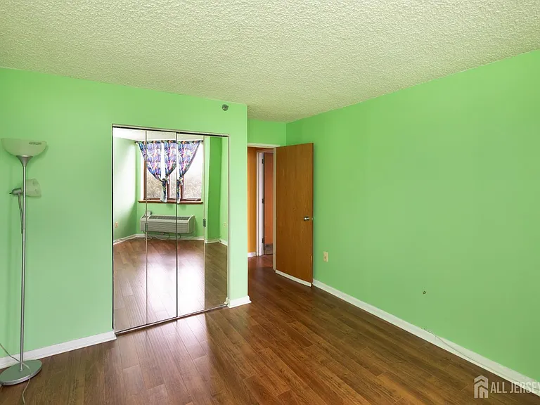 30 S Adelaide Ave #5M — Photo 19
