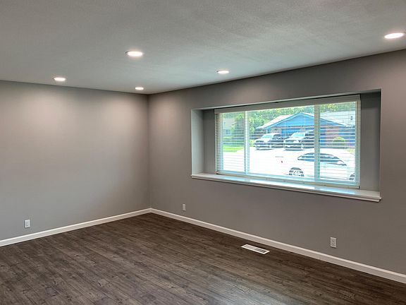 5th image of 2043 Town And Country Ln