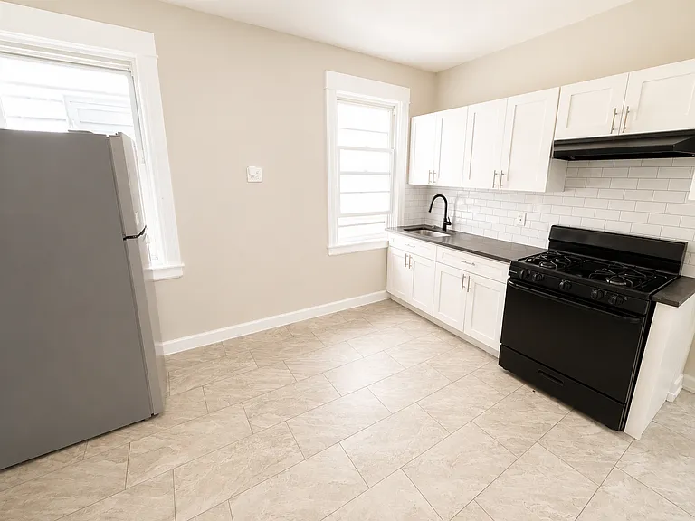 61 Stuyvesant Ave #2 — Photo 6