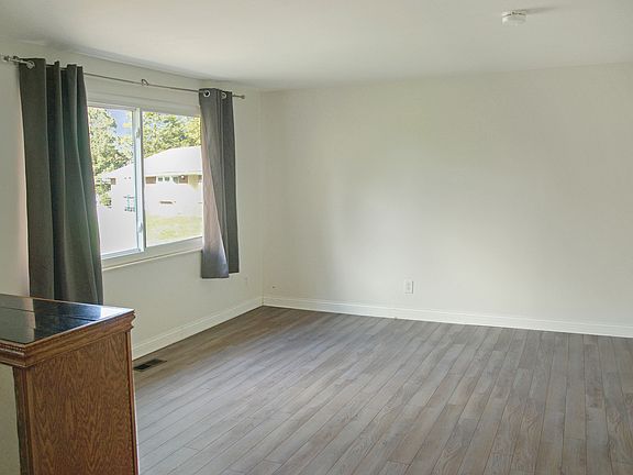 4th image of 30 Bywood Ct