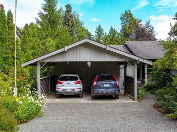 1835 Barrett Dr, North Saanich, BC V8L 4T5