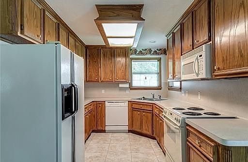 2nd image of 2301 Kuykendall Cir