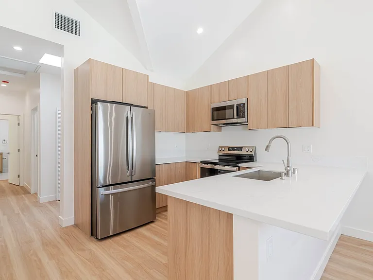 7570 Chaminade Ave — Photo 6