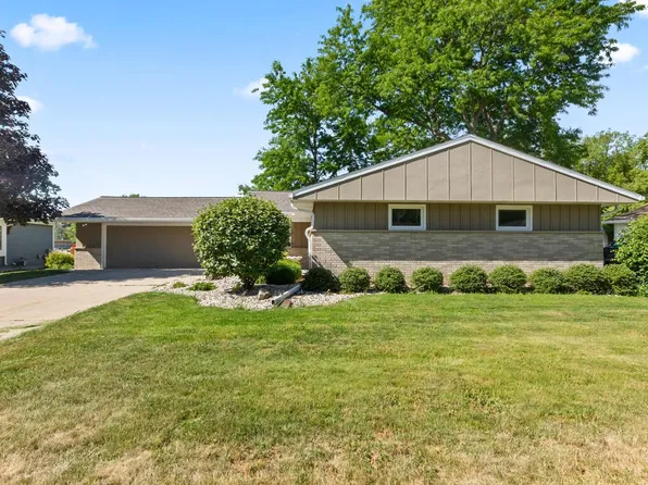 445 E Harvard STREET, Oconomowoc, WI 53066