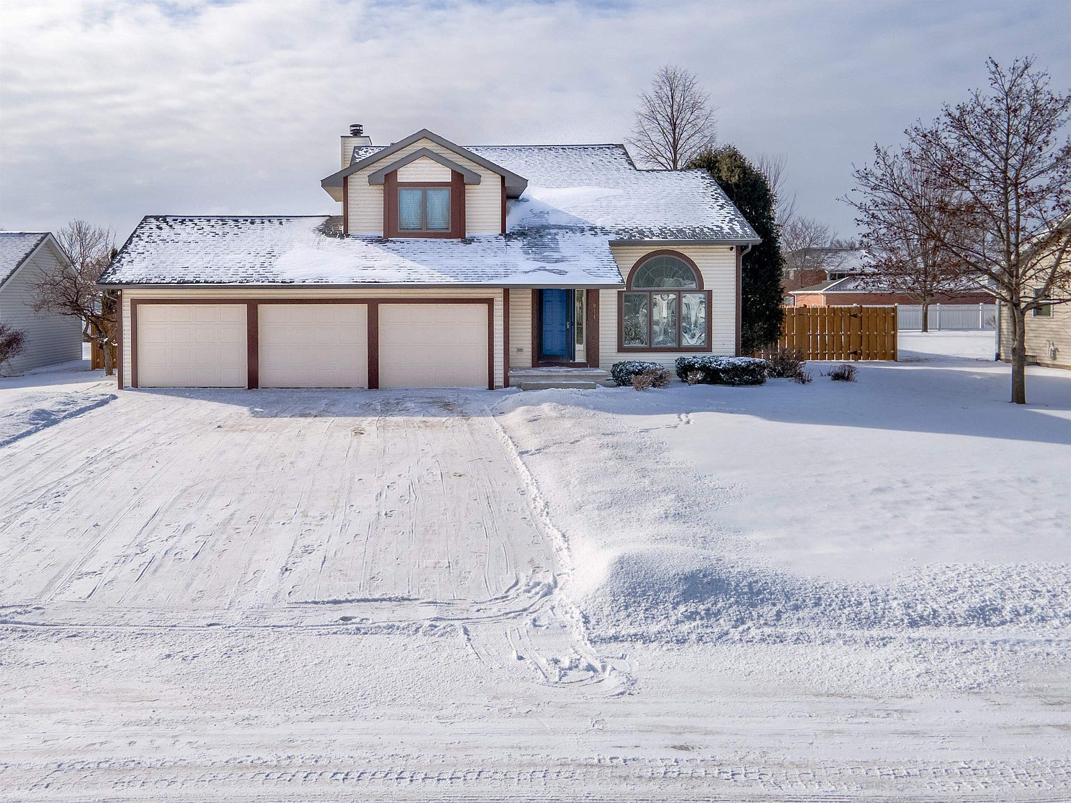 811 Trailsway Ln, Neenah, WI 54956 Zillow