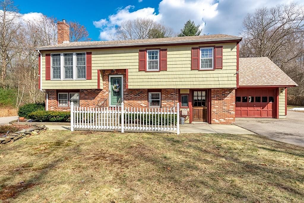 140 Blackstone St, Blackstone, MA 01504 Zillow