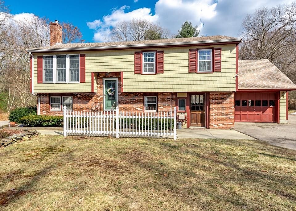 140 Blackstone St, Blackstone, MA 01504 Zillow