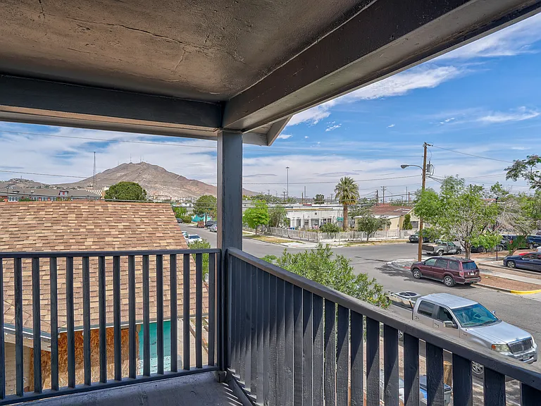 605 Nino Aguilera St #B — Photo 2