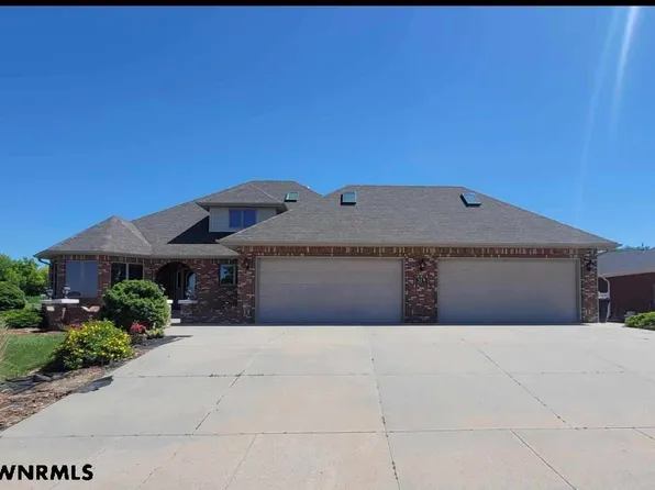 319 Hillcrest Dr, Scottsbluff, NE 69361
