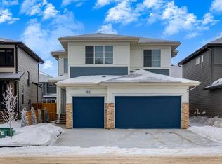 18 E South Shore Bay, Chestermere, AB T1X0B4