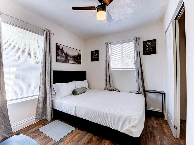 1121 Panama St — Photo 24