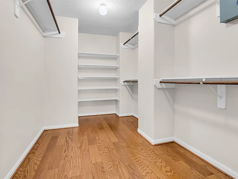 2123 Stacy Knl — Photo 21