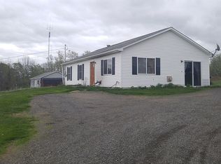 8 Mount View Dr, Plymouth, ME 04969