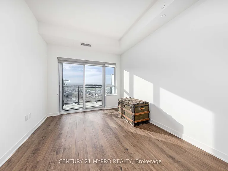 395 Dundas St W #Penthouse 02 — Photo 9