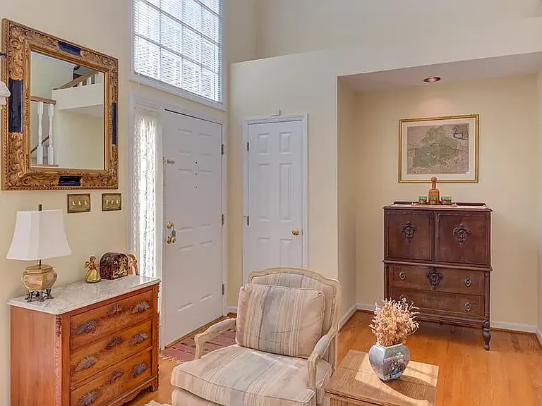 205 Windhover Dr — Photo 4